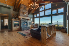 Grand Vista Lodge - 5 BR with Stunning Views, Pool Table, Private Hot Tub & HOA Pool! Truckee